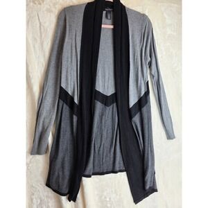 WHITE HOUSE BLACK MARKET Women's Cardigan Sweater‎ Black Gray Chevron Knit